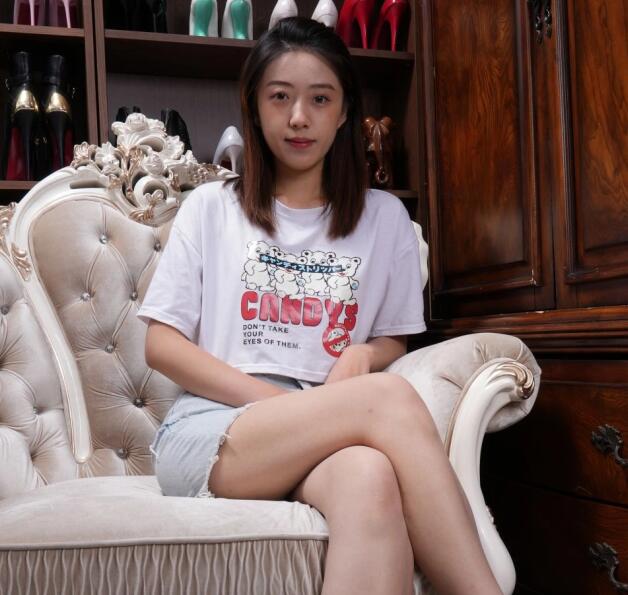 [Sexy Asian Girls Feet] No.019 小女生雅文的性感的小脚丫（原味白棉袜+裸足）